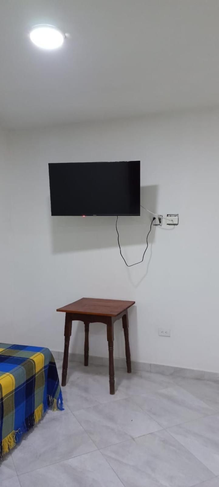 Con Estacionamiento Cerca Al Parque Apartment